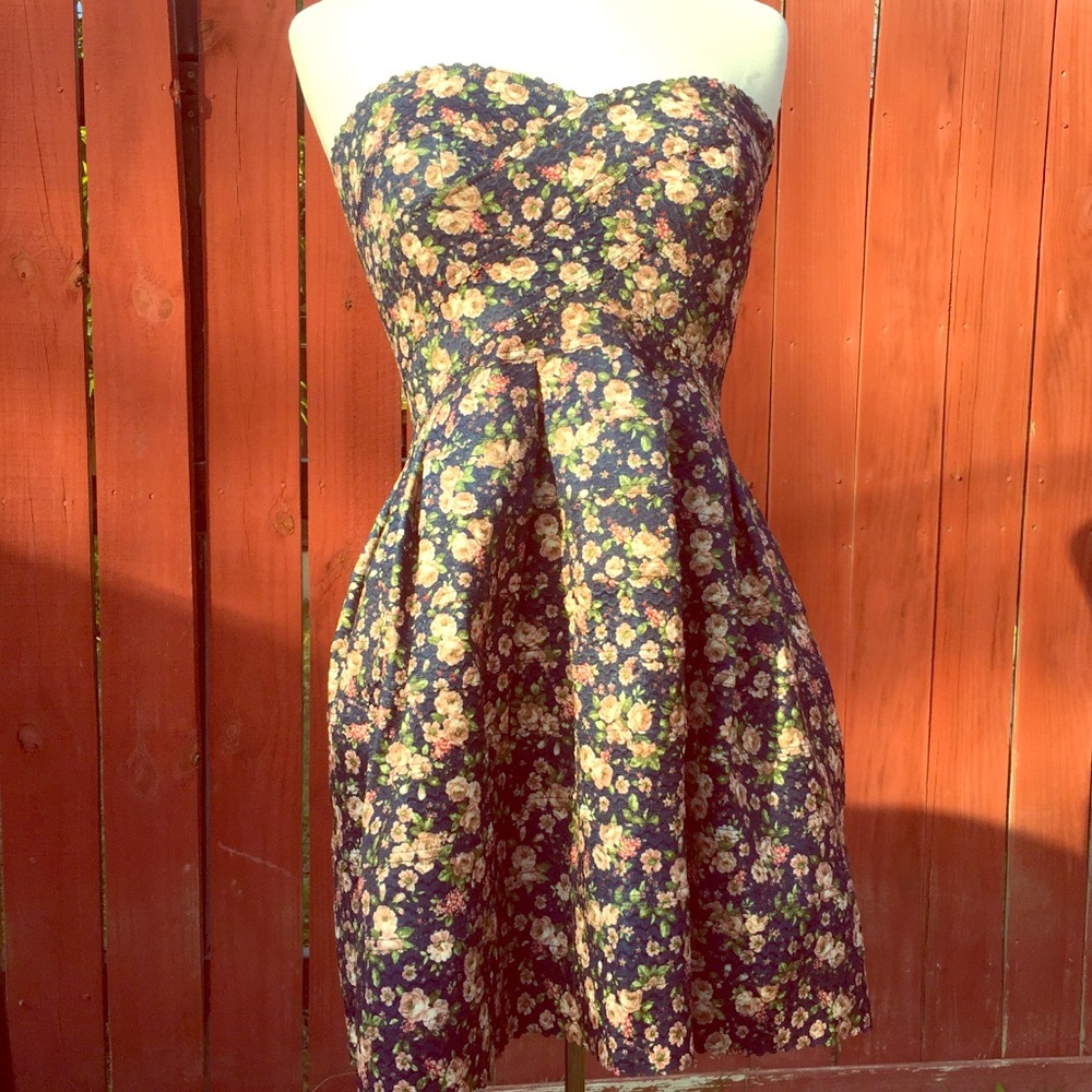 Strapless floral bandage dress